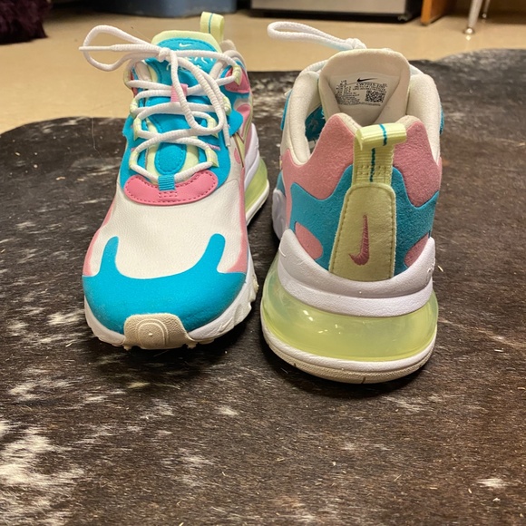 Nike Air React270 - Picture 3 of 4